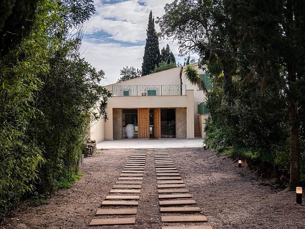 Property photo 2 of 34