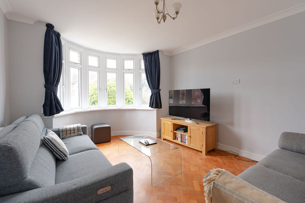 Property photo 3 of 16 Reception 1