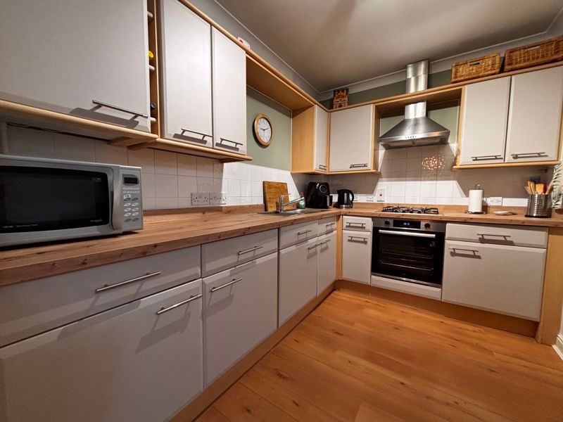 Property photo 3 of 11 Kitchen