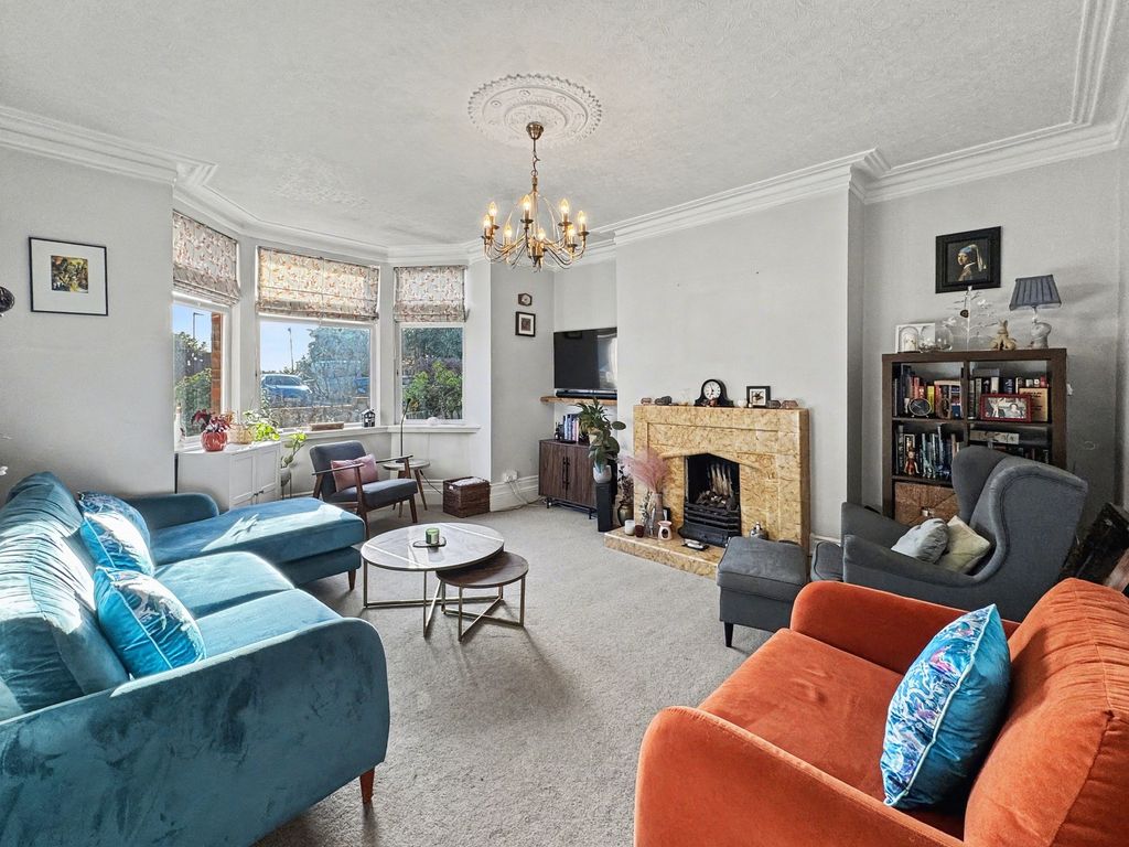 Property photo 3 of 37