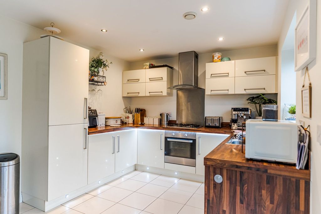 Property photo 3 of 26