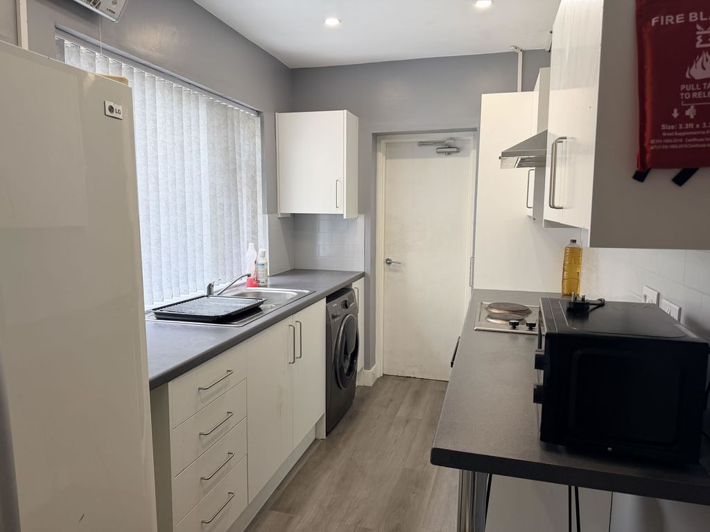 Property photo 2 of 12 Haunch3984875920260721-Interior-6-Dhnhpgamo5T511Tv.Jpg