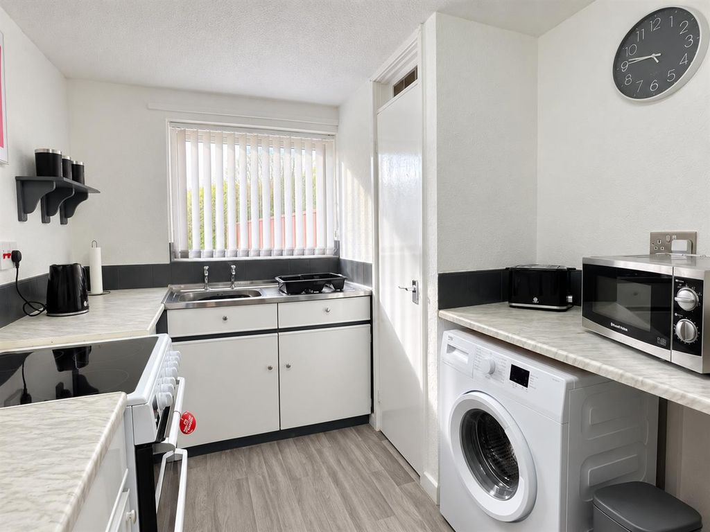 Property photo 3 of 16 Kitchen -.Png