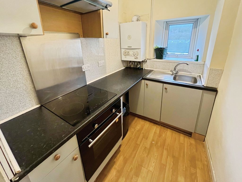 Property photo 2 of 7 Kitchen