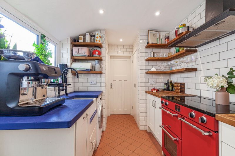 Property photo 3 of 12 Kitchen