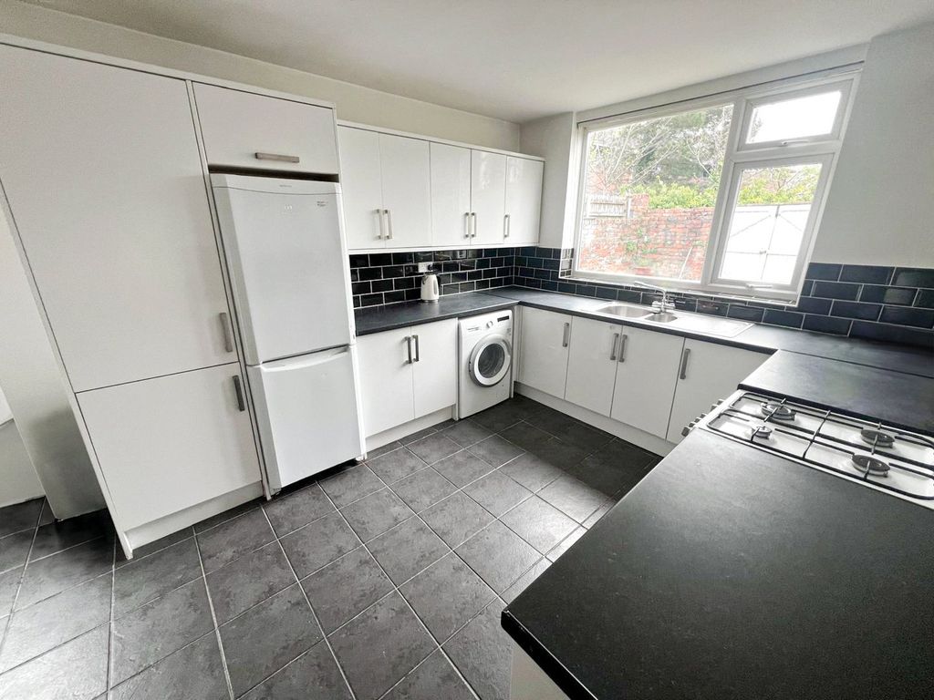 Property photo 2 of 15 Picture No. 34