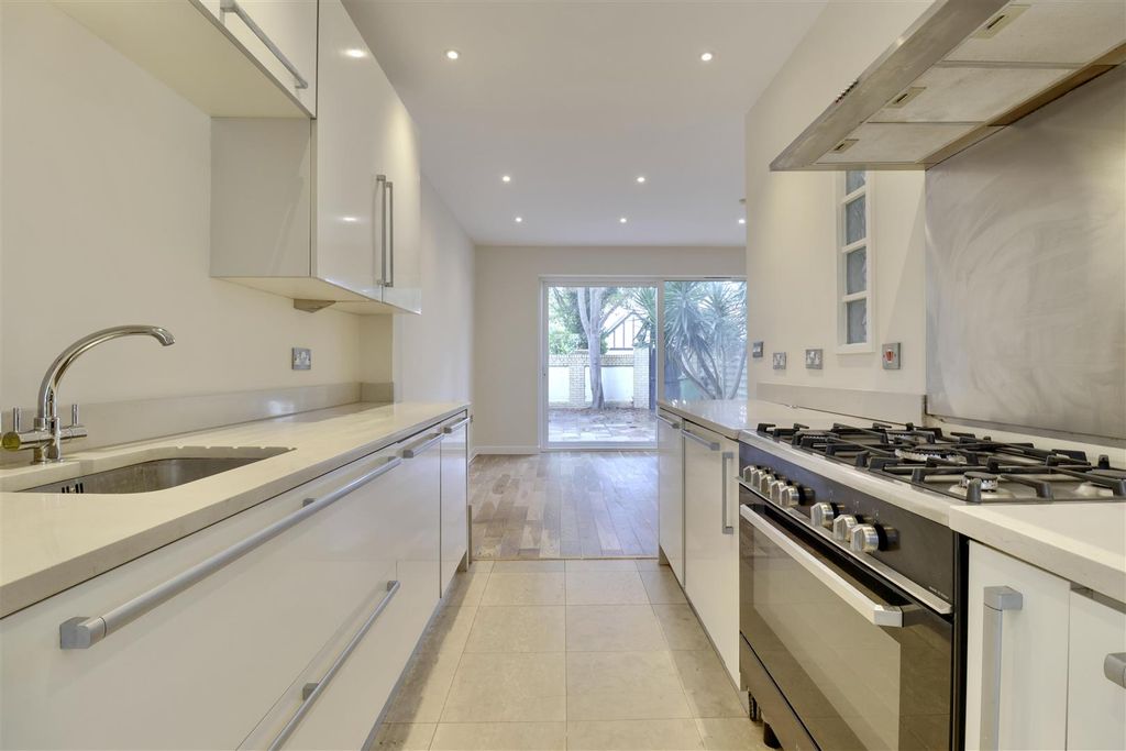 Property photo 3 of 24 1Ad1F77D-5963-4148-8146-E5Af43F38360_1_201_A.Jpeg