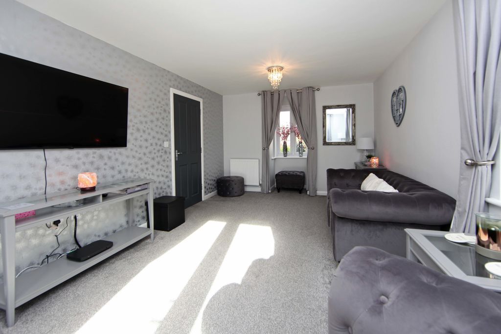 Property photo 3 of 20 Photo 4