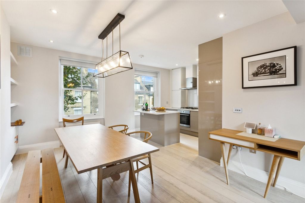 Property photo 3 of 13 Dining Area