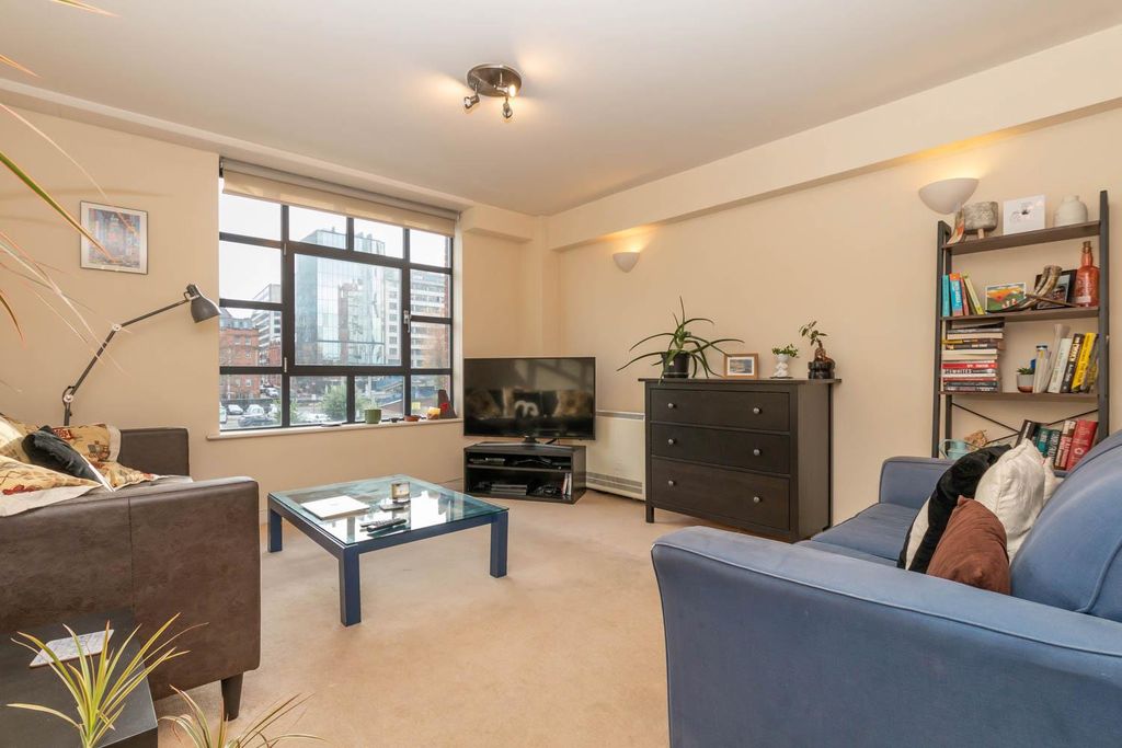 Property photo 1 of 11 Living Area