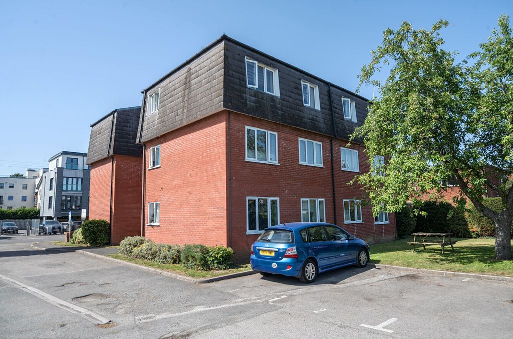 Property photo 1 of 9 1481085-7-6A3A9Fe...
