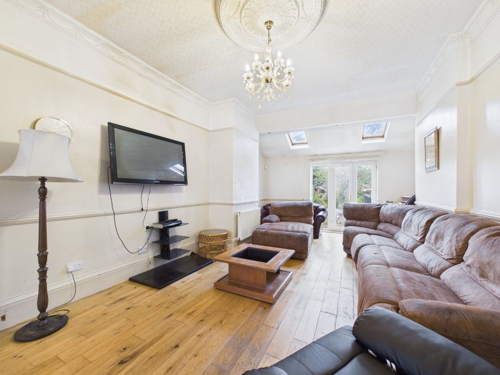 Property photo 3 of 27 4863236