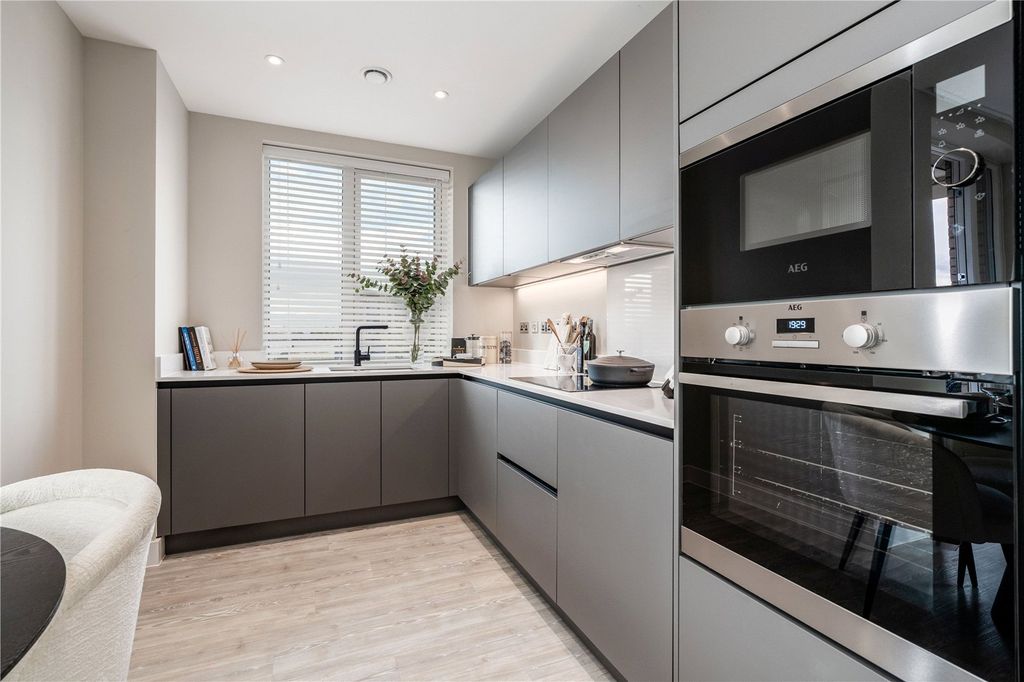 Property photo 2 of 17 Picture No. 11