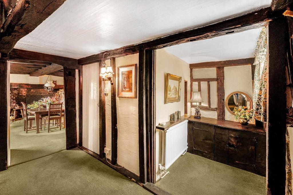 Property photo 3 of 21 Entrance Hall