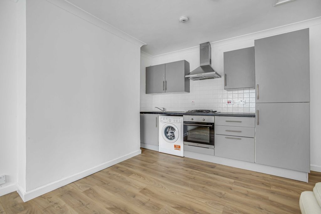 Property photo 2 of 8 Kitchen
