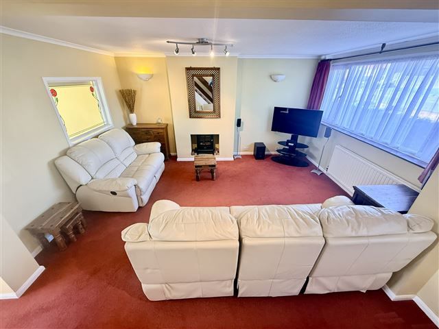 Property photo 2 of 16 Lounge