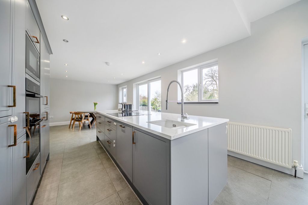 Property photo 3 of 21 Kitchen