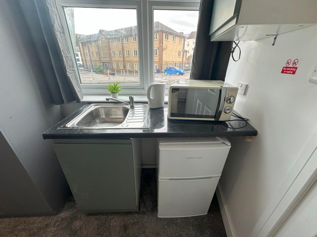 Property photo 3 of 6