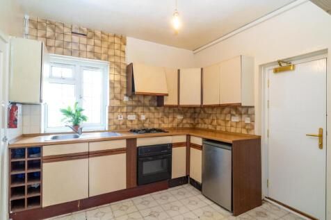 Property photo 3 of 5 85138_Flat_Burnham_Court_Brent_Street_Hendon_London_Nw4_2Rf_1S_Img_02_0000_Max_476x317