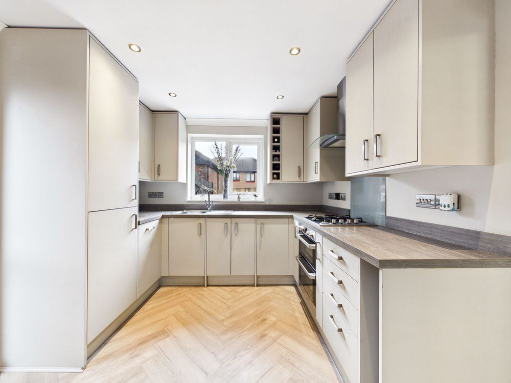 Property photo 2 of 24