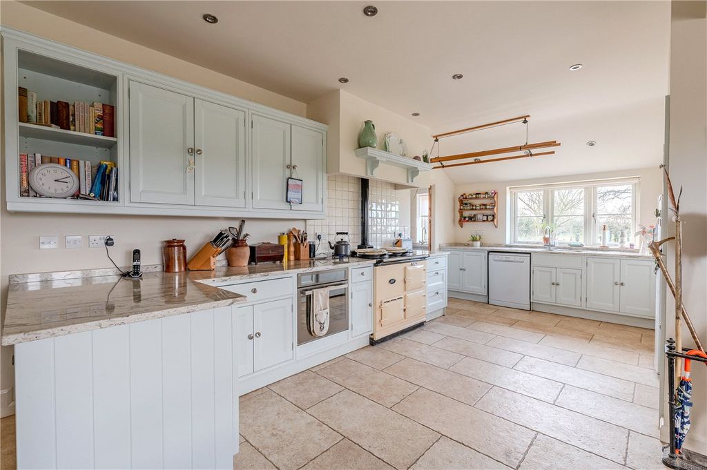 Property photo 2 of 16 Picture No. 15