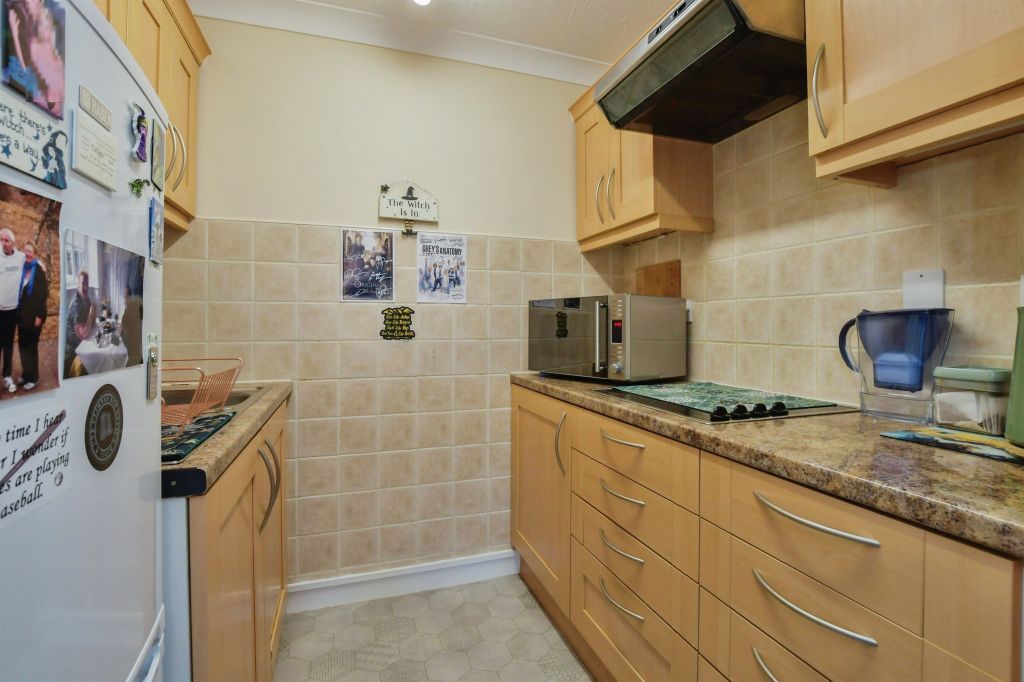 Property photo 3 of 17 Kitchen