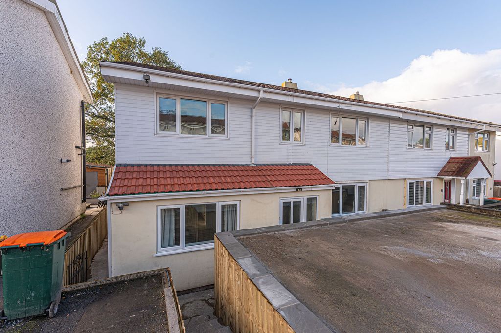 Property photo 1 of 42