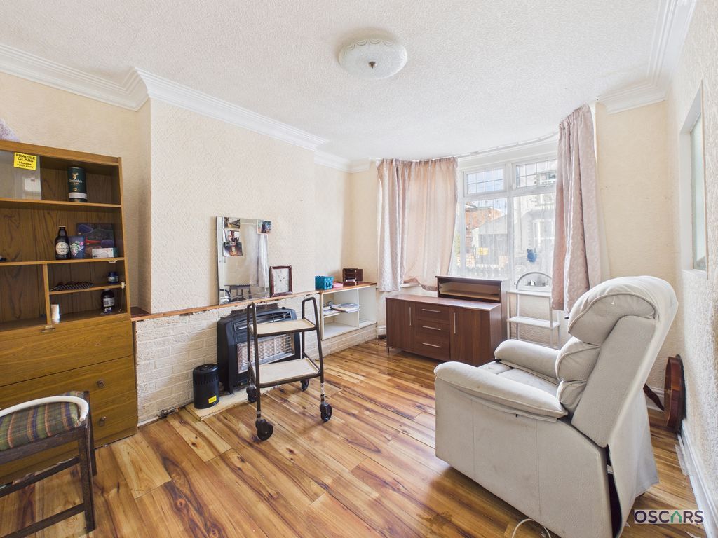 Property photo 2 of 8 Photo 4