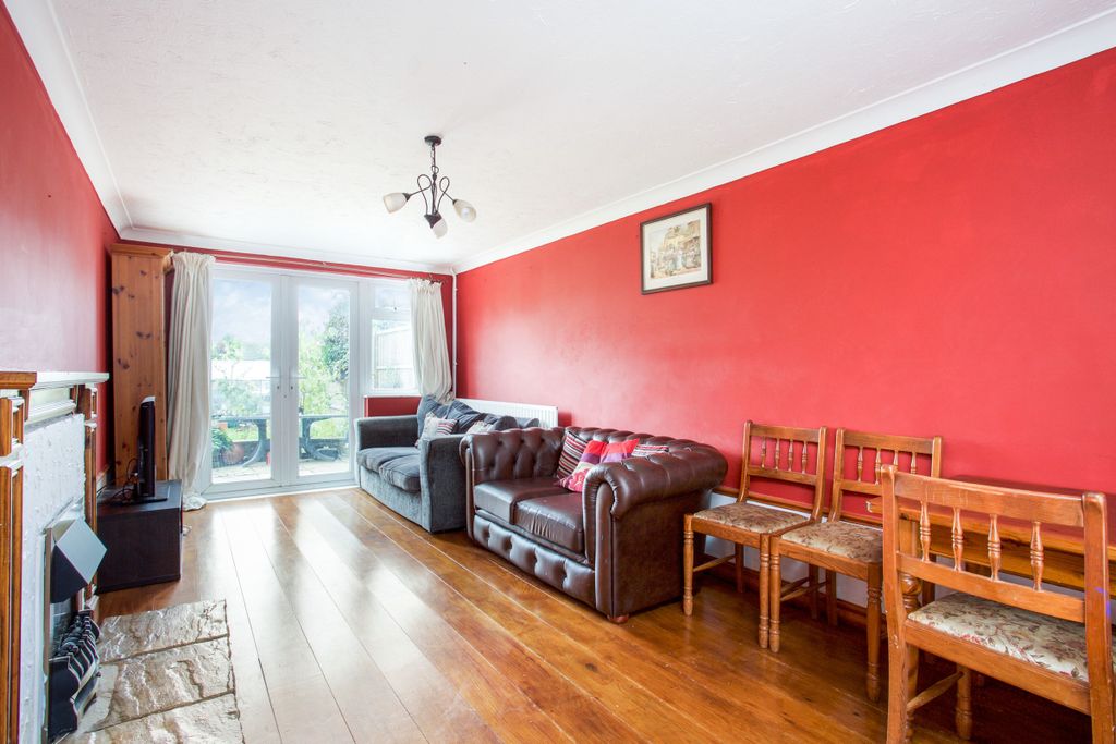Property photo 2 of 8 3