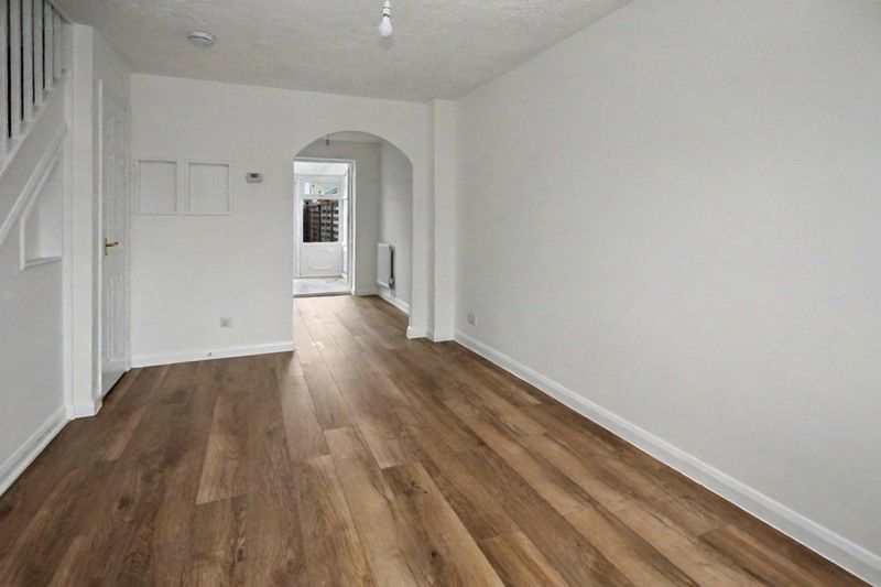 Property photo 3 of 10 Lounge