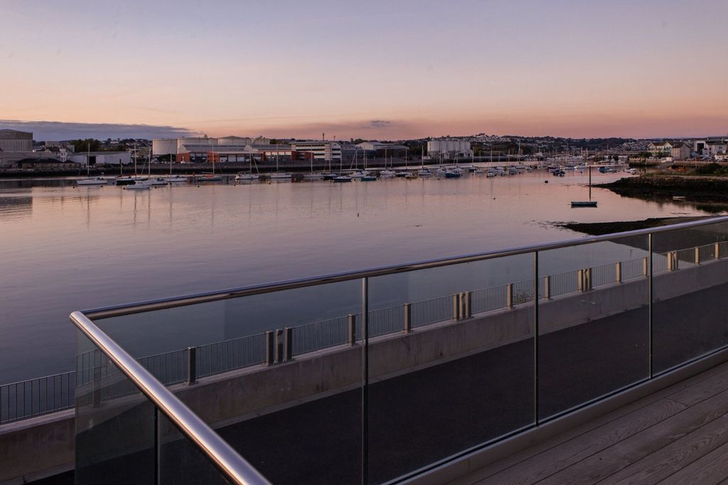 Property photo 3 of 12 Balcony