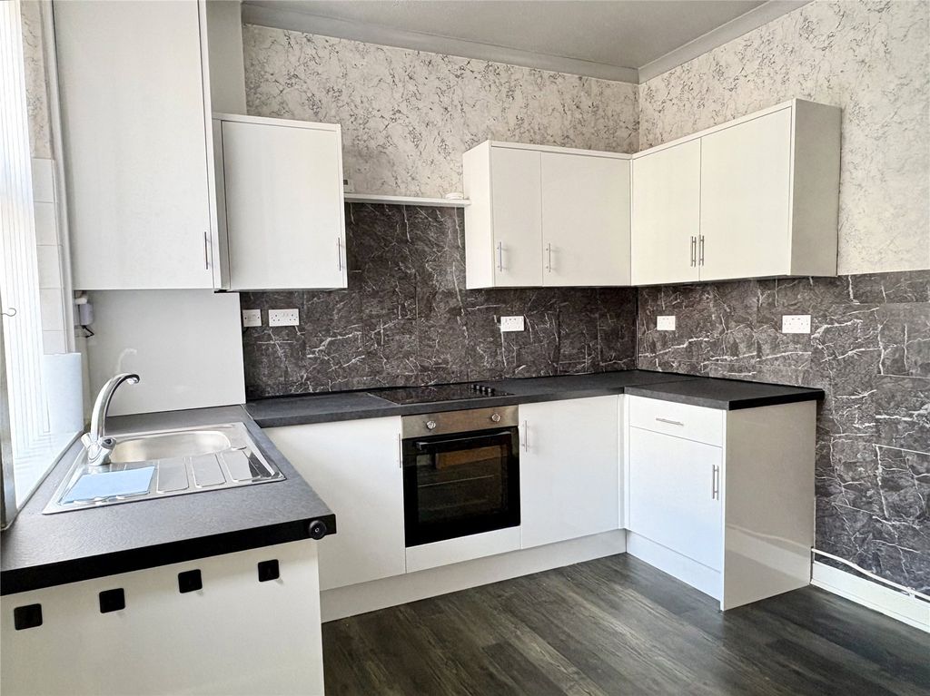 Property photo 2 of 11 Kitchen