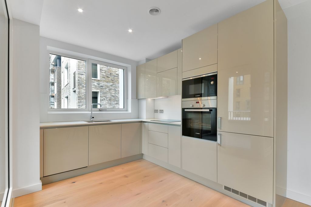 Property photo 2 of 9 Kitchen