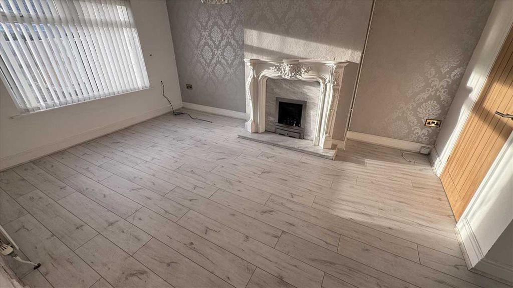 Property photo 3 of 10 Lounge