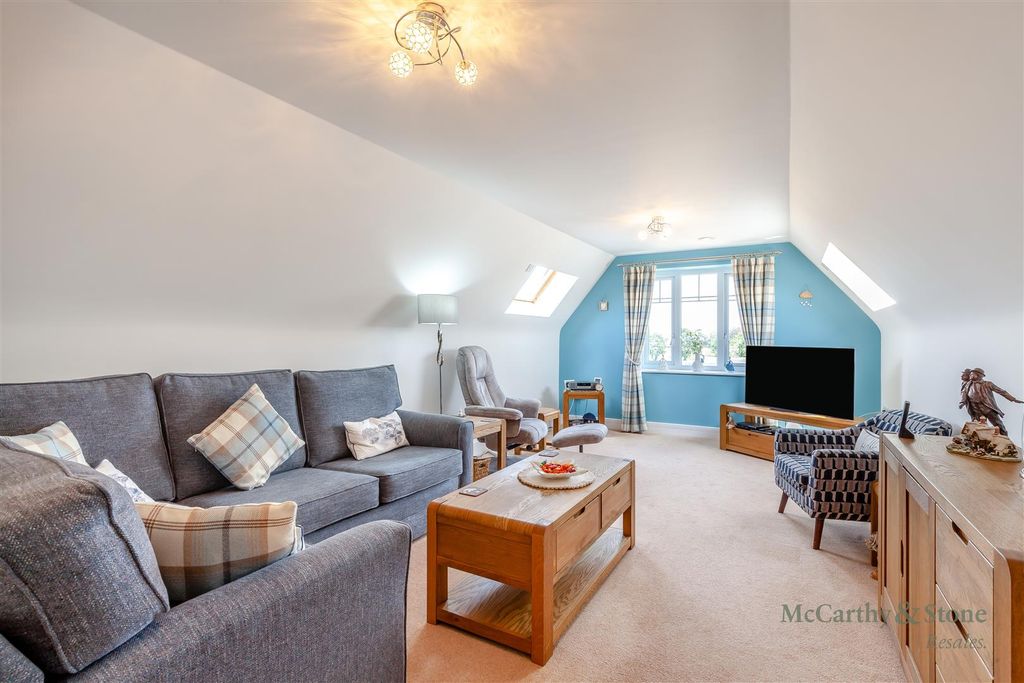 Property photo 2 of 20 8700711-Interior01.Jpg