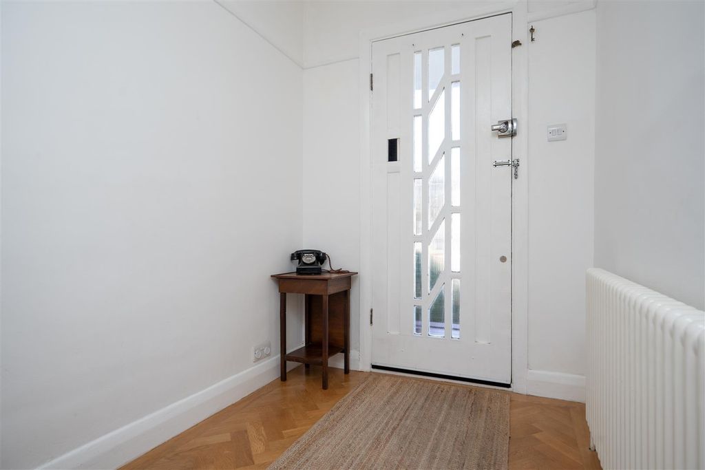 Property photo 2 of 17 Entrance Hallway