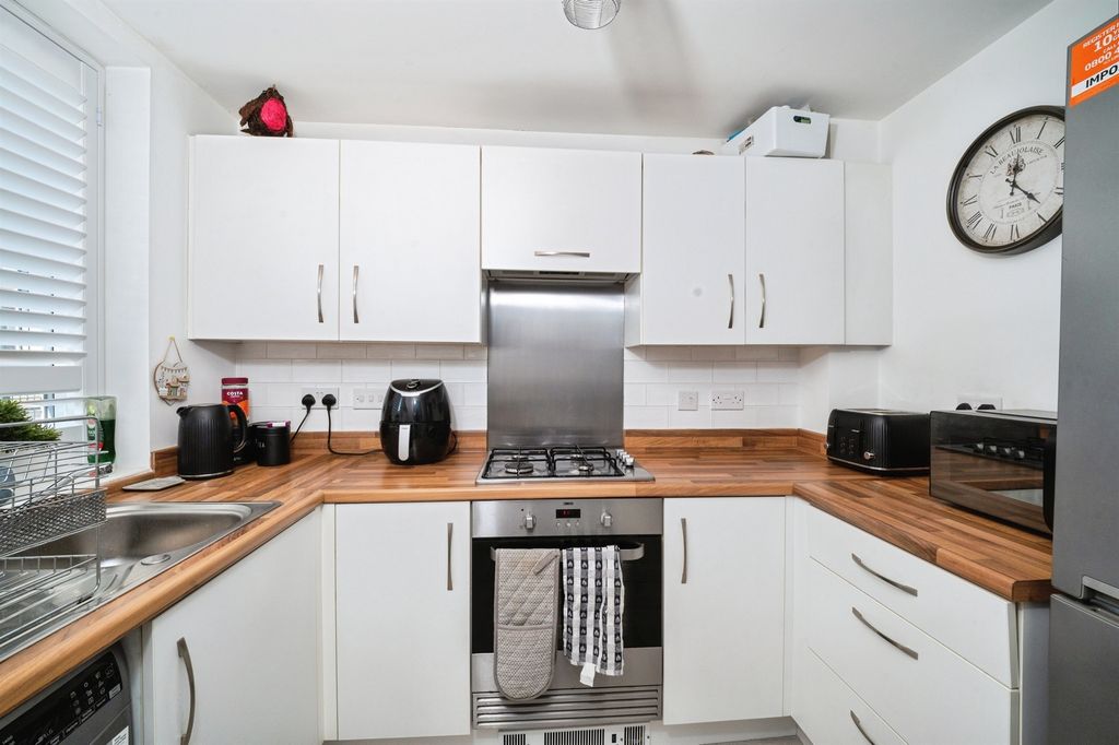 Property photo 3 of 14