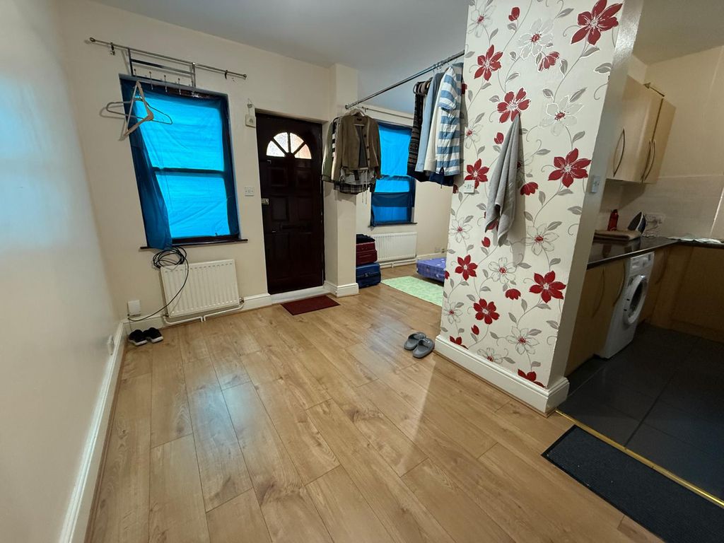 Property photo 1 of 10 2 Bed End Terrace For Sale Stamford Road, London E6