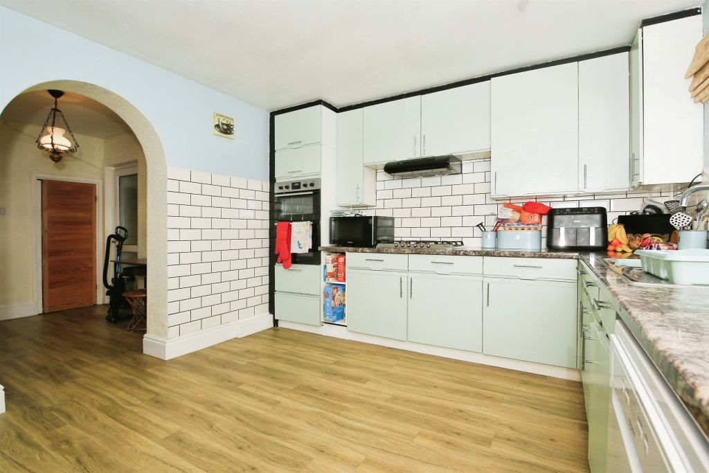 Property photo 3 of 16