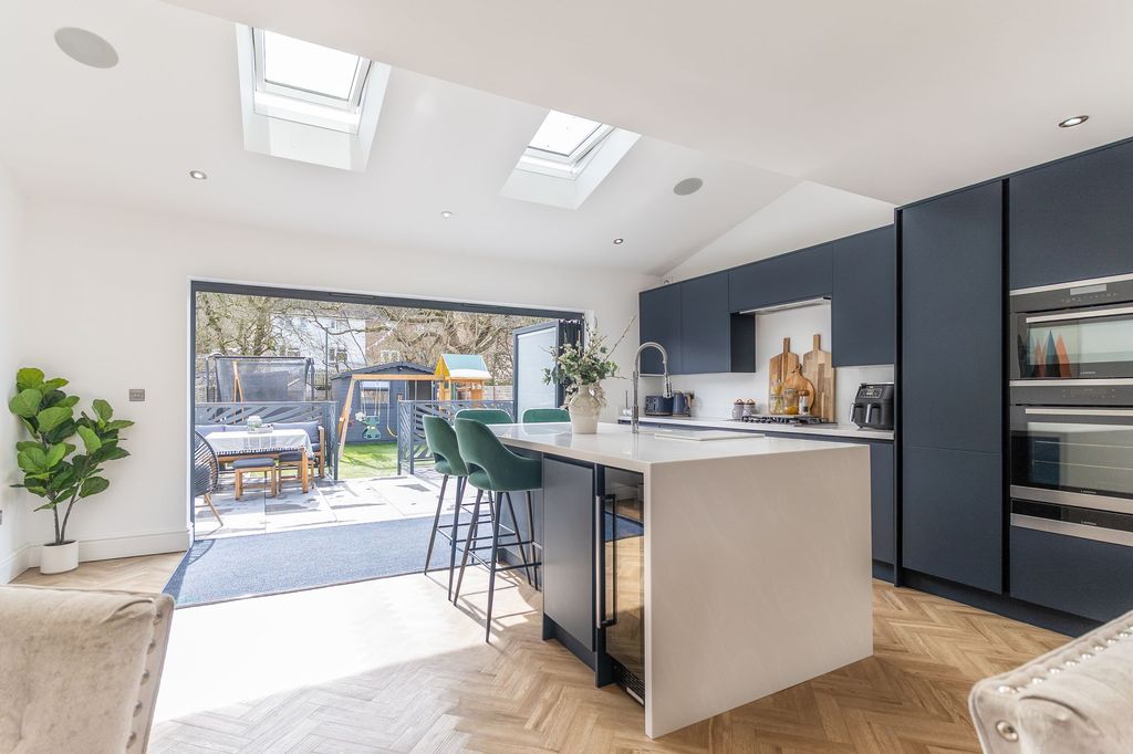 Property photo 2 of 24