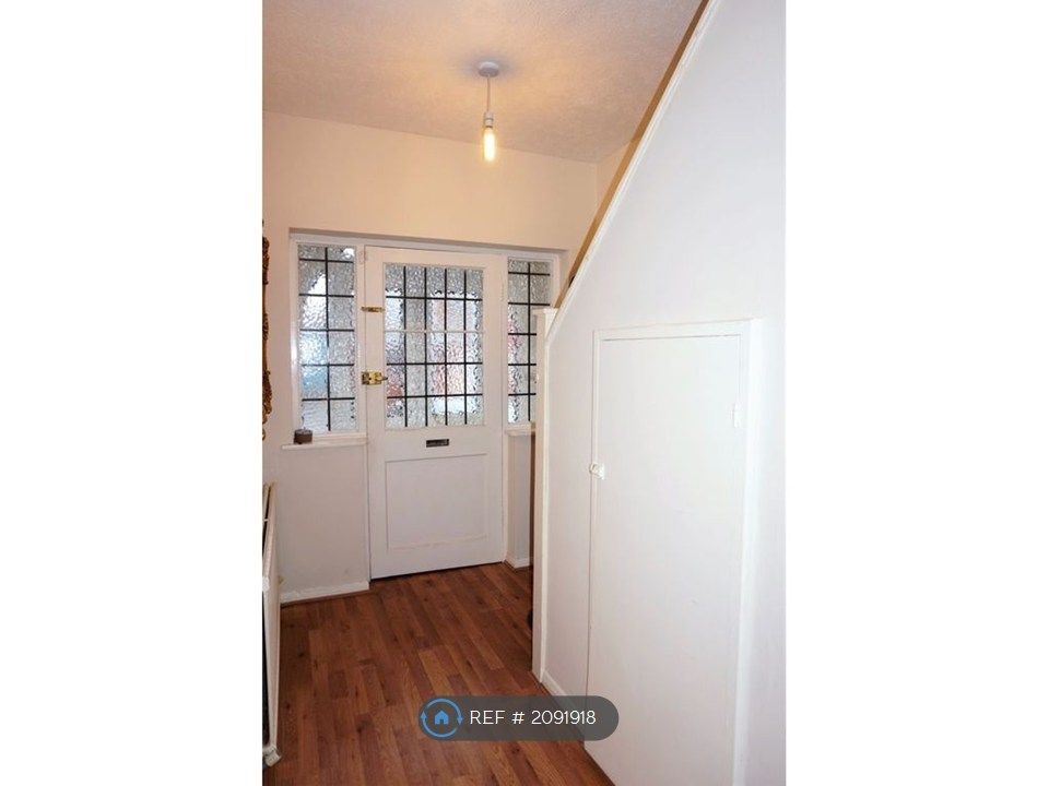 Property photo 2 of 16 Hallway