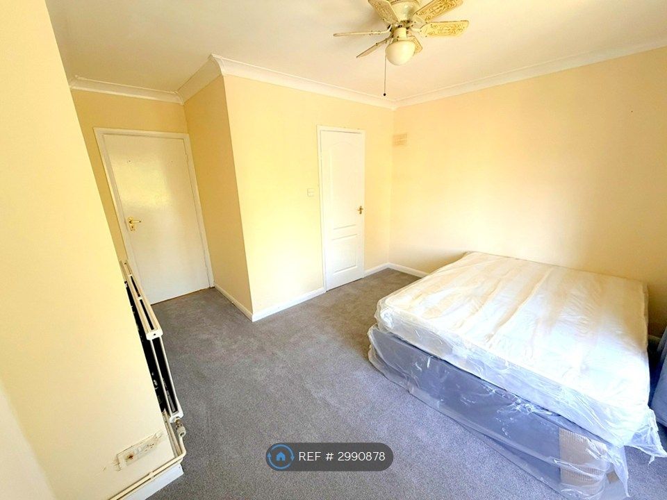 Property photo 2 of 11 Bedroom 1