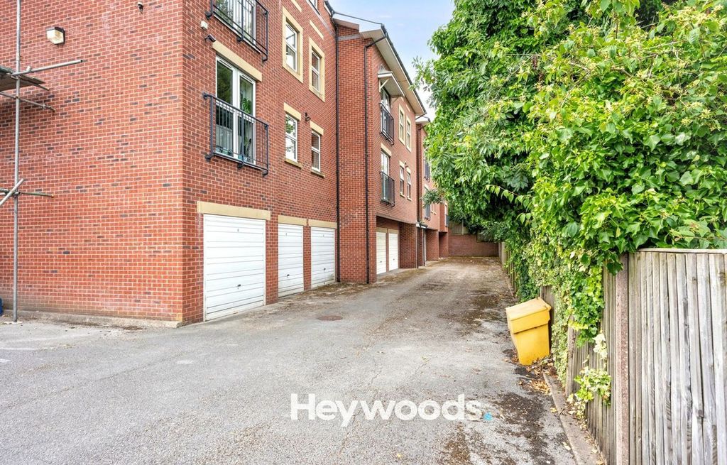 Property photo 2 of 33