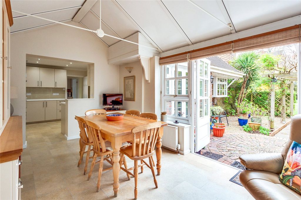 Property photo 3 of 21 Conservatory