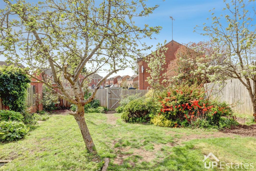 Property photo 2 of 15 Garden