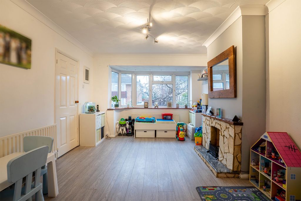 Property photo 2 of 18 4827105