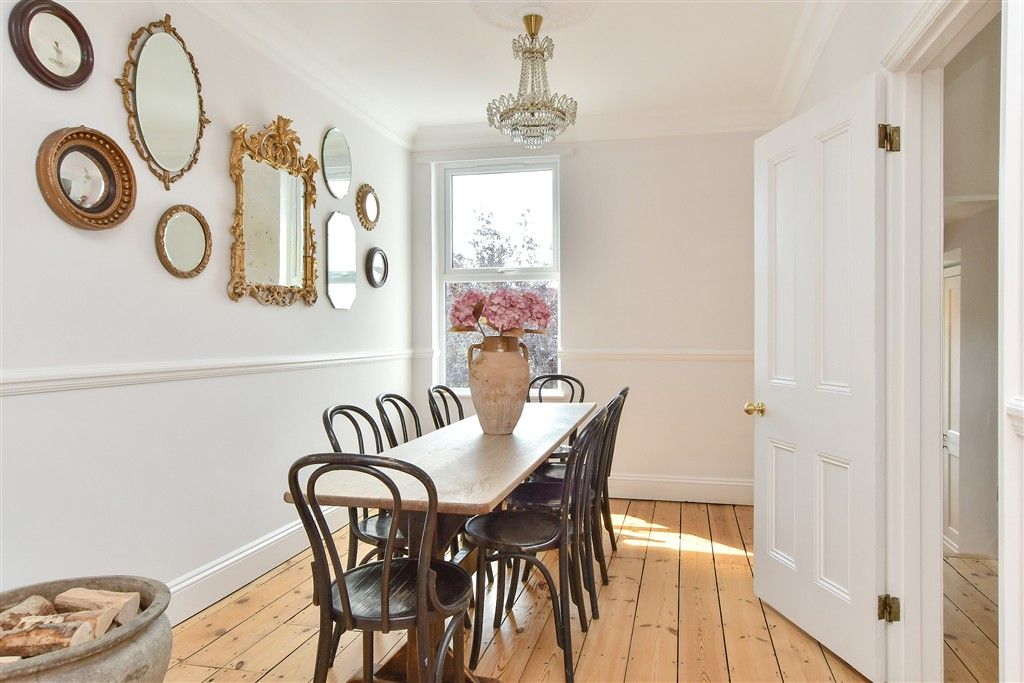 Property photo 3 of 23 Dining Area