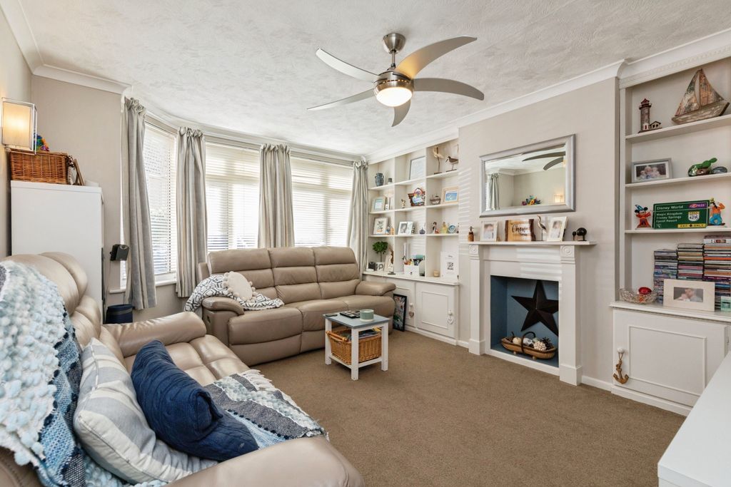 Property photo 2 of 20