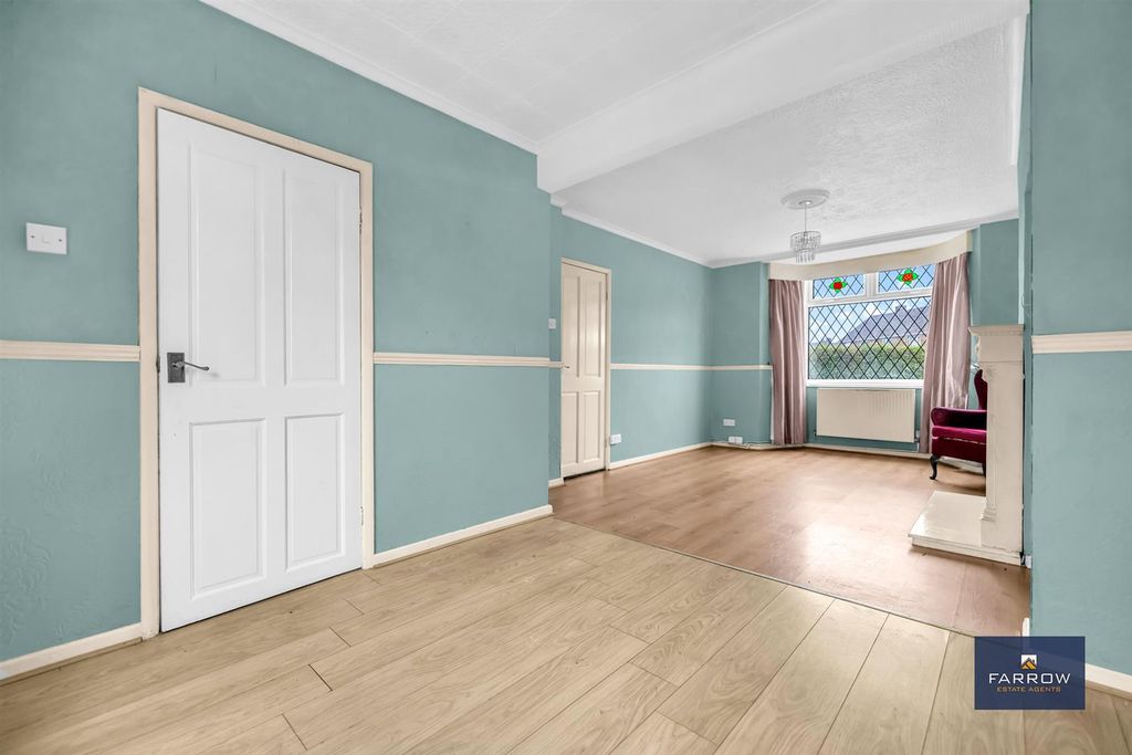 Property photo 2 of 22 Lounge / Diner