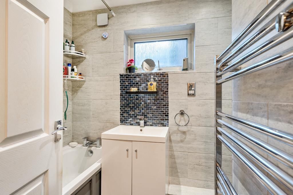 Property photo 3 of 18 Bathroom